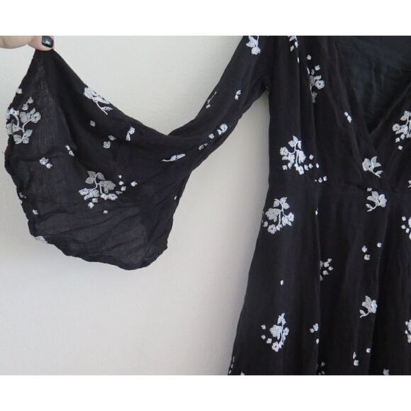 Free People Women's Sz 4 Black Floral Bell Sleeve Boho Festival Mini Dress - Picture 4 of 12